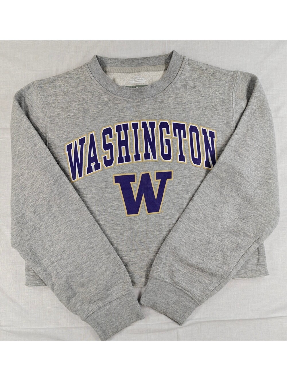 Washington University gray crewneck sweatshirt